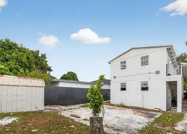 a view of a livingroom with furniture and entryway