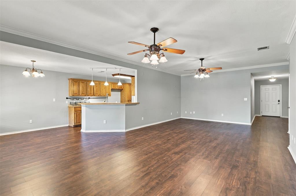 108 Chisolm Trail Court Springtown, TX 76082 - Photo 13 of 32 Gallery Image 13