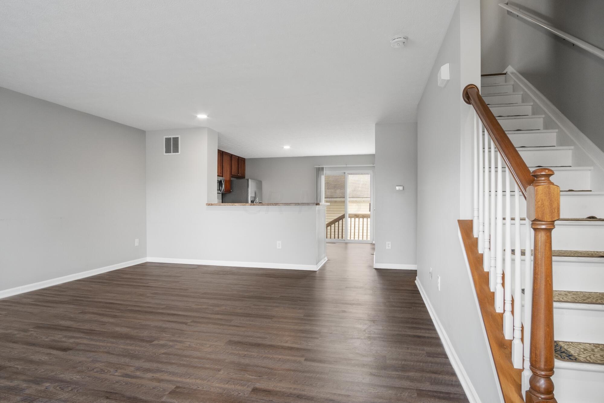 587 Lazelle Road Westerville, OH 43081 - Photo 5 of 25 029-587 Lazelle Rd