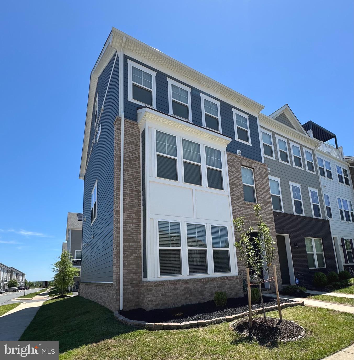 17751 Kingfisher Isle Road Dumfries, VA 22026 - Photo 2 of 38 End Unit- walking distance to fitness center