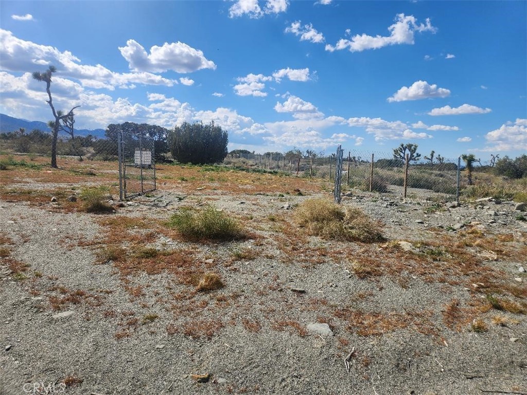 2647 Minero Road Phelan, CA 92371 - Photo 2 of 11