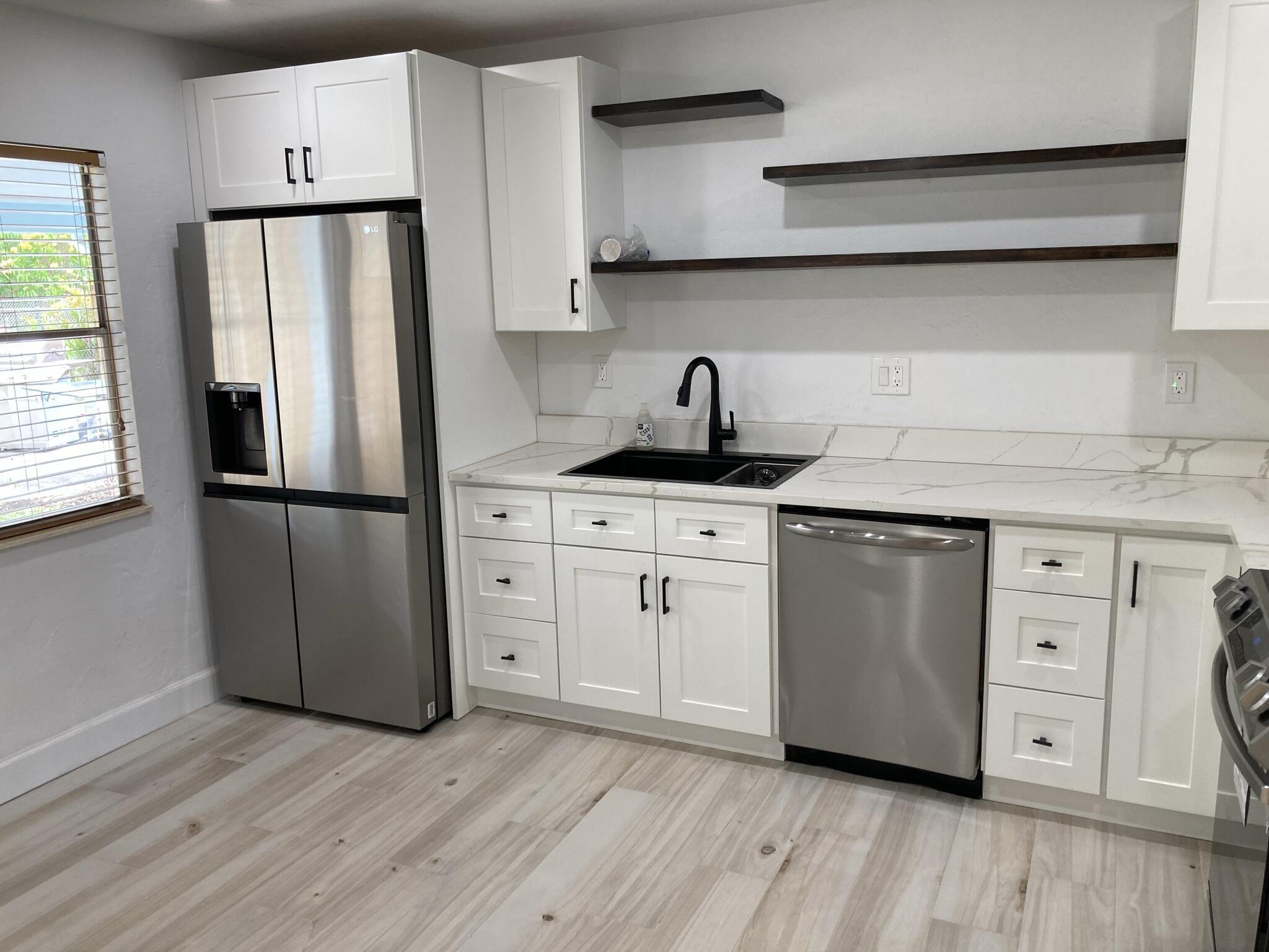 209 Coventry Street Boca Raton, FL 33487 - Photo 4 of 18 Kitchen 3