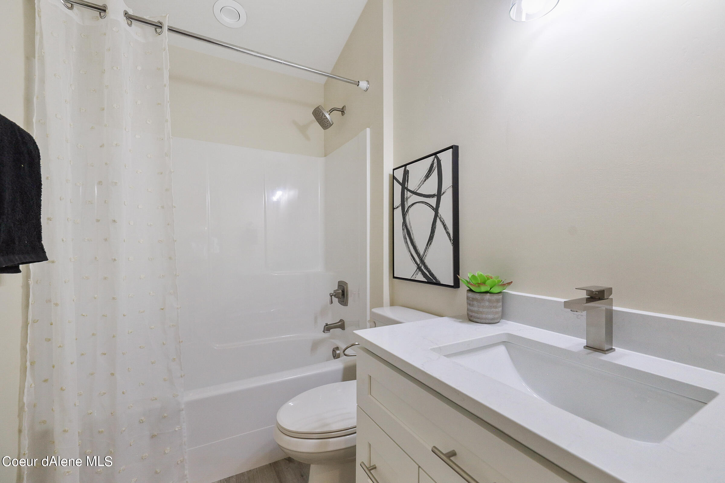 414 2nd Street Kellogg, ID 83837 - Photo 17 of 23 015_Bathroom