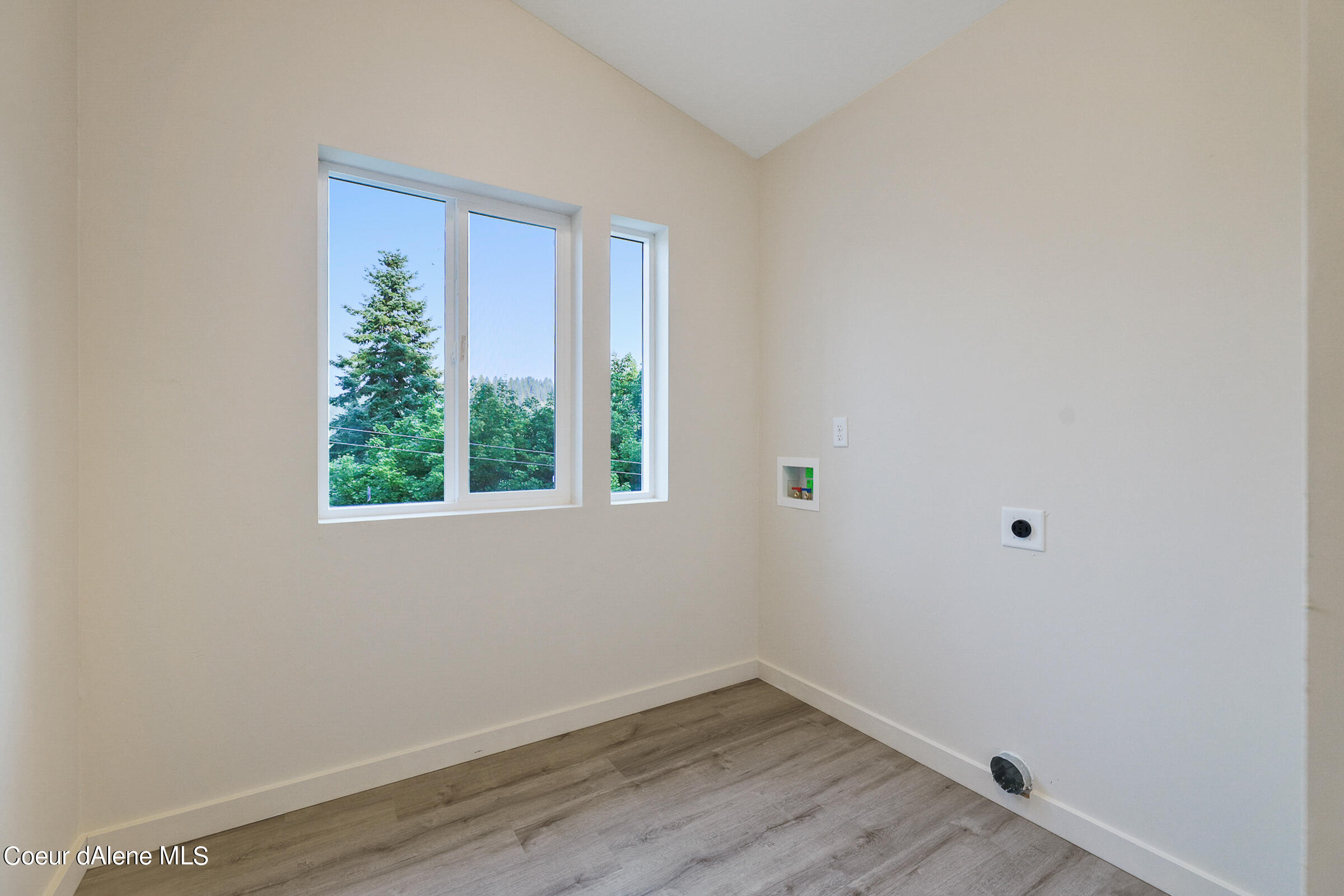 414 2nd Street Kellogg, ID 83837 - Photo 20 of 23 018_Laundry