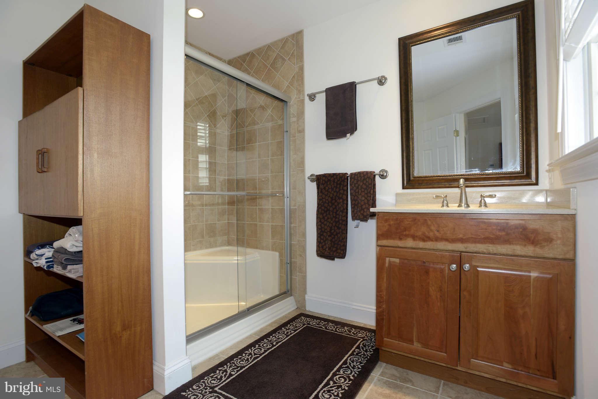 17555 Hardy Road Mount Airy, MD 21771 - Photo 25 of 30 full Bath in bedroom #4 on upper level