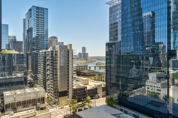 a picture of city view