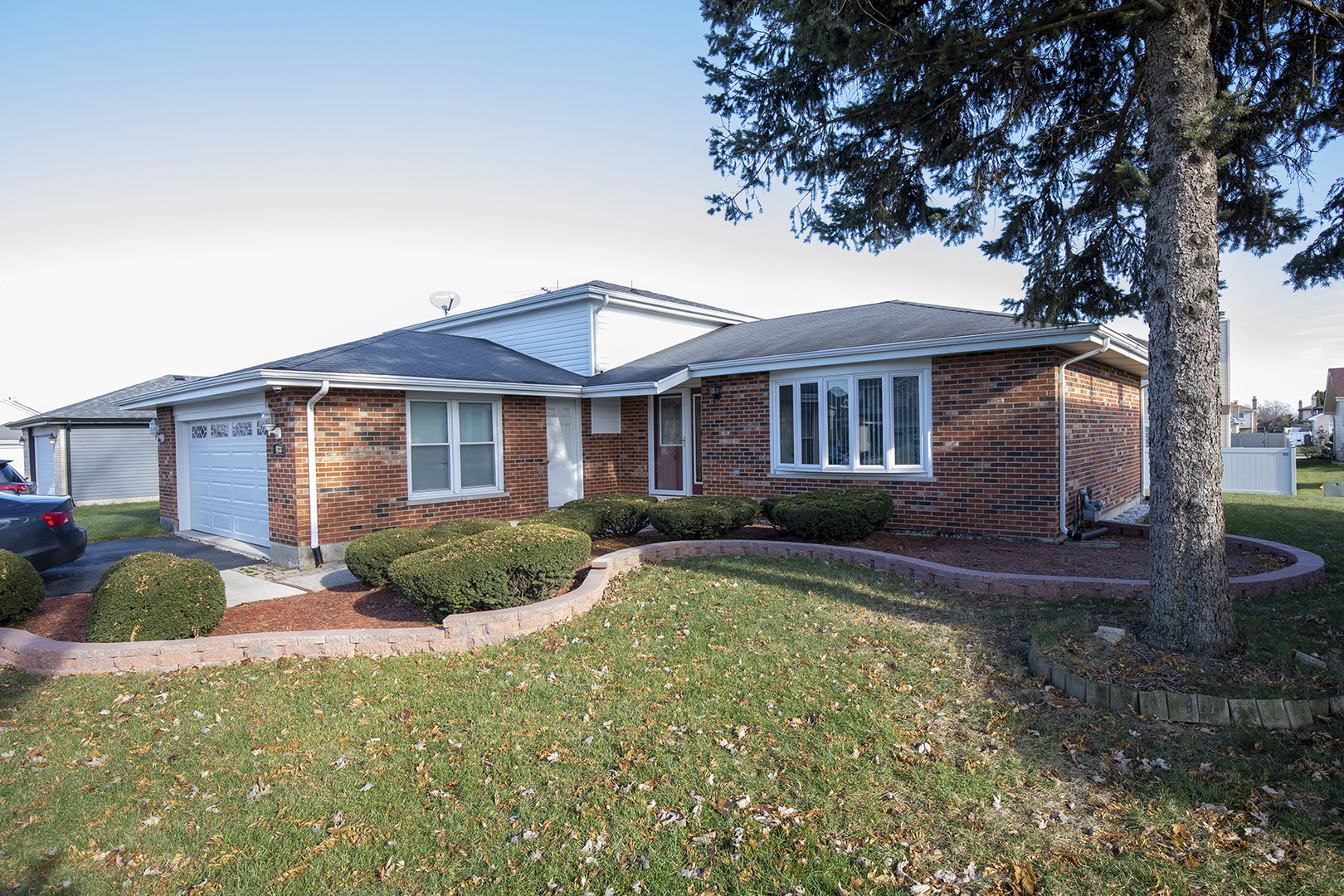 433 Highland Road Matteson, IL 60443 - Photo 1 of 27 a front view of a house with garden
