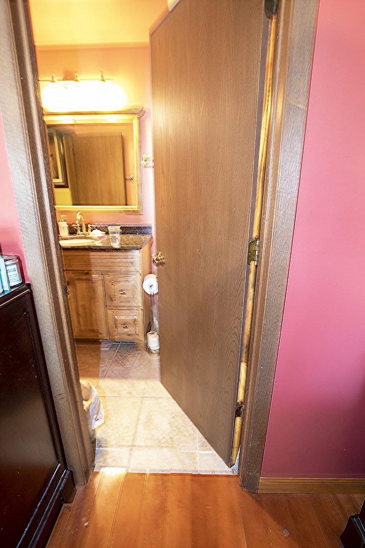 433 Highland Road Matteson, IL 60443 - Photo 18 of 27 a view of front door