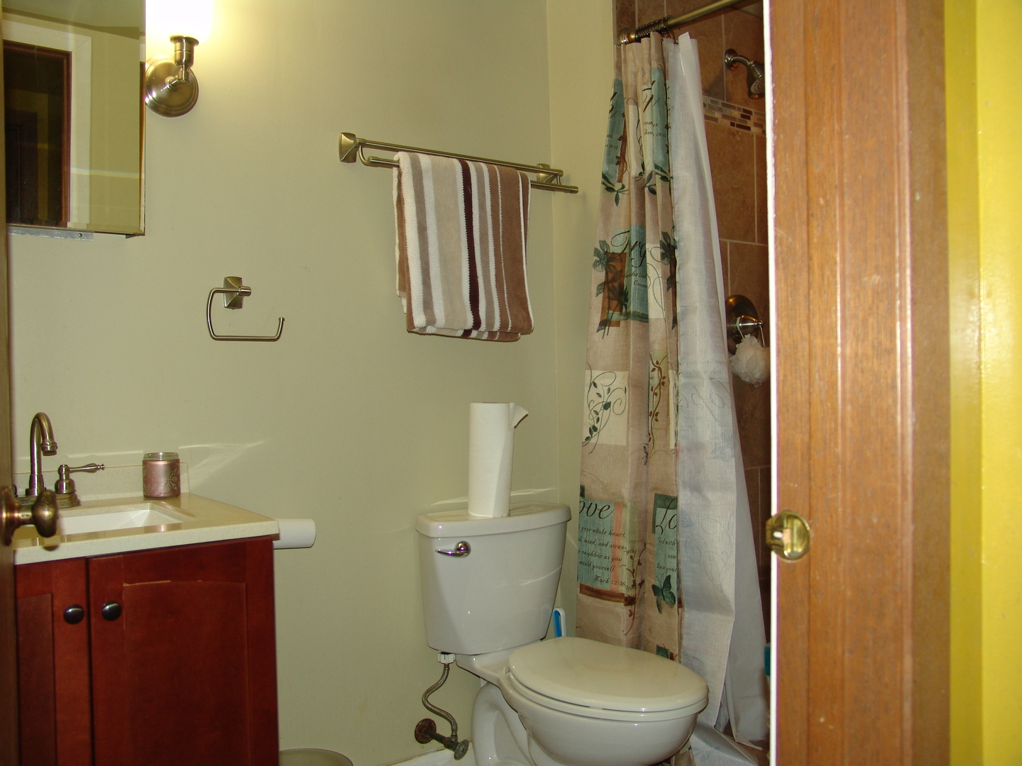 433 Highland Road Matteson, IL 60443 - Photo 24 of 27 a bathroom with a toilet a sink and shower