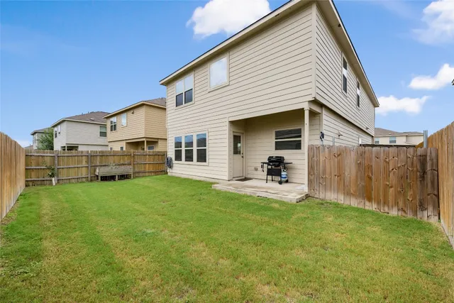 a view of a house with backyard and a garden