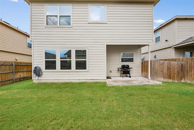 a view of a back yard of the house