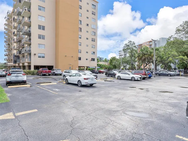 $189,000 | 1470 Northeast 125th Terrace, Unit PH12, North Miami, FL 33161