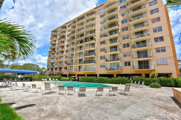 $189,000 | 1470 Northeast 125th Terrace, Unit PH12, North Miami, FL 33161
