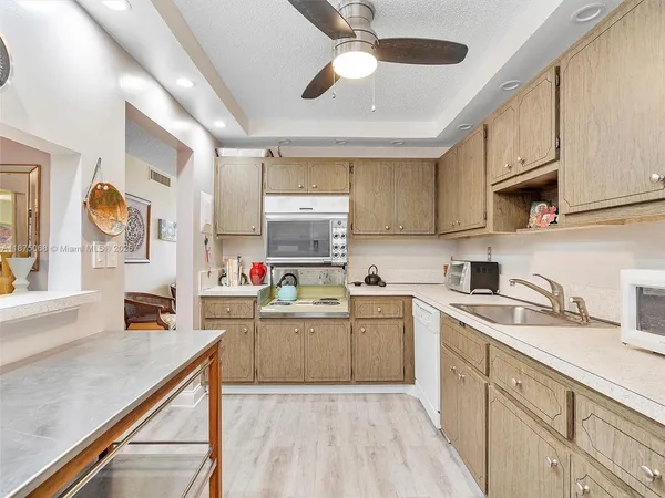 $189,000 | 1470 Northeast 125th Terrace, Unit PH12, North Miami, FL 33161