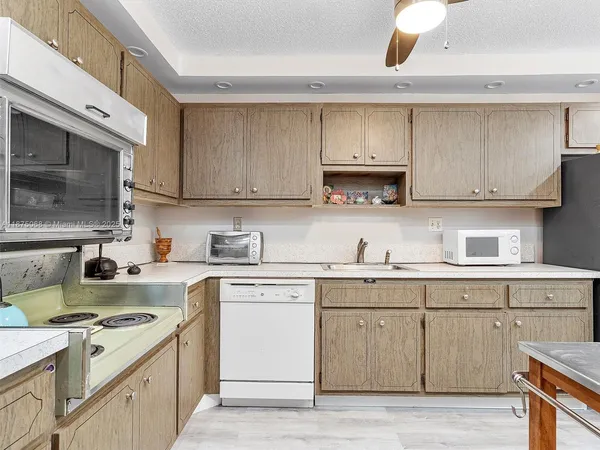 $189,000 | 1470 Northeast 125th Terrace, Unit PH12, North Miami, FL 33161