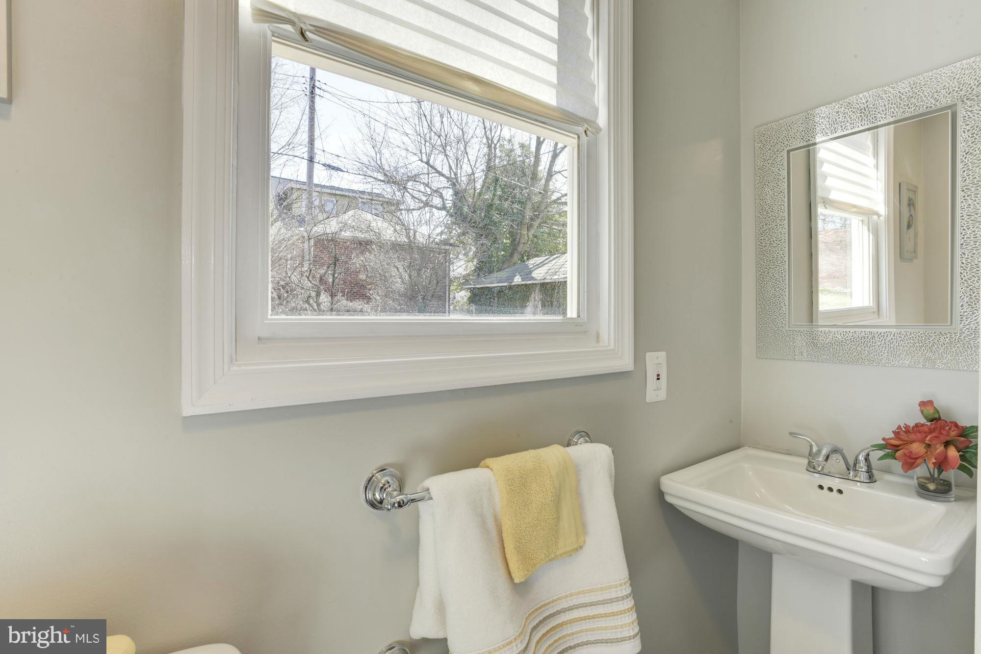 3509 Dennlyn Road Baltimore, MD 21215 - Photo 17 of 29 Bath