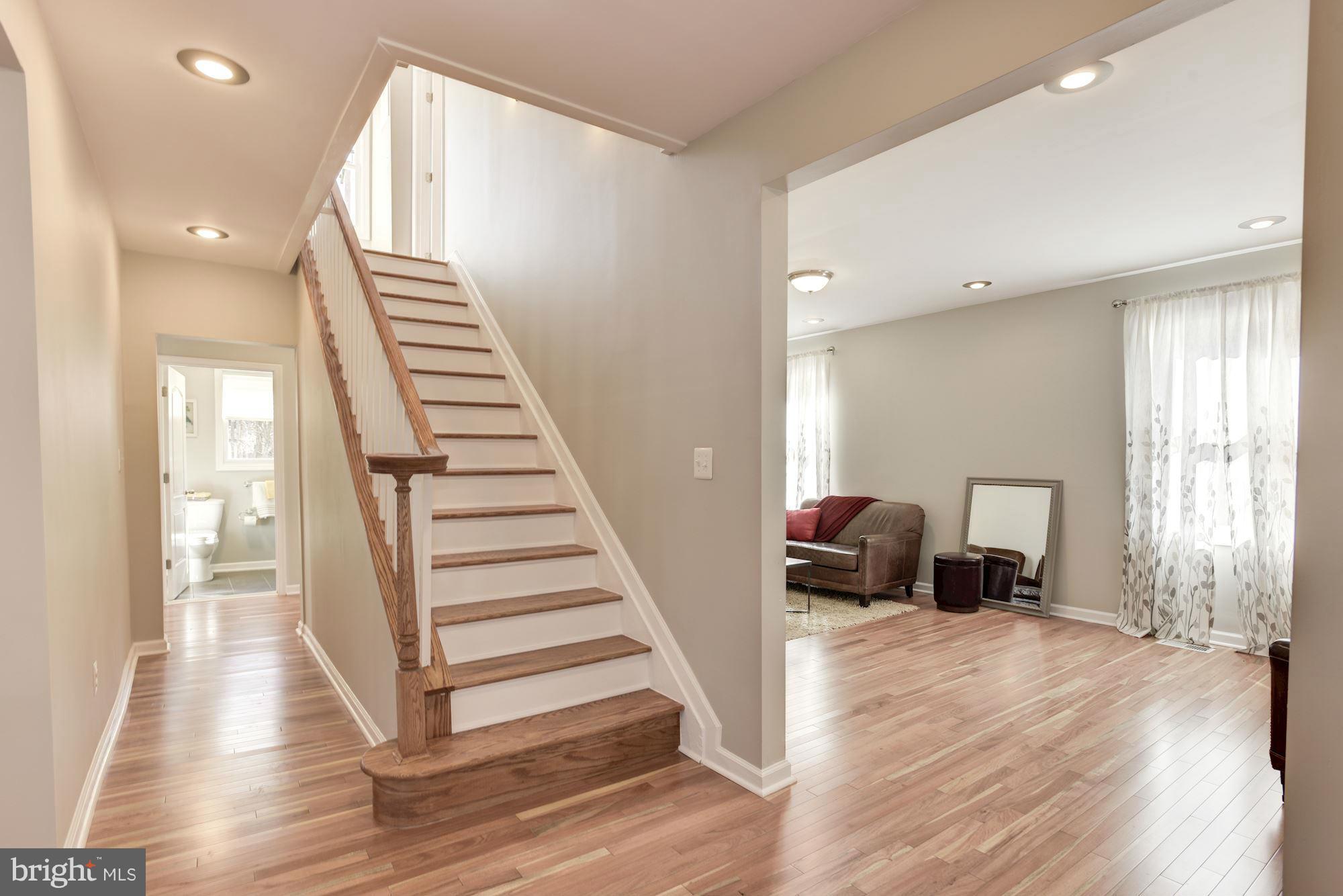 3509 Dennlyn Road Baltimore, MD 21215 - Photo 6 of 29 Foyer
