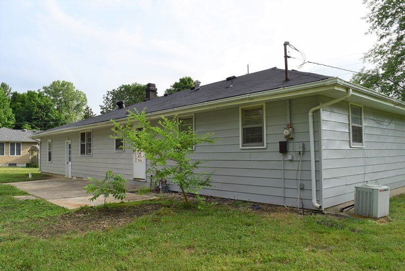 102 North Morrison Road Muncie, IN 47304 - Photo 3 of 17