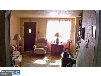 1253 Edgehill Road Darby, PA 19023 - Photo 2 of 11 Family Room