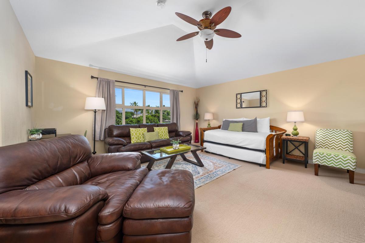 68-1122 Na Ala Hele Road, Unit H22 Kamuela, HI 96743 - Photo 20 of 30 a living room with furniture and a large window