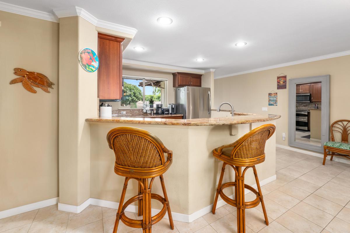 68-1122 Na Ala Hele Road, Unit H22 Kamuela, HI 96743 - Photo 5 of 30 a dining room with furniture and window