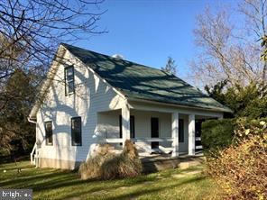 Renovated cottage across from Foxcroft Schoo
