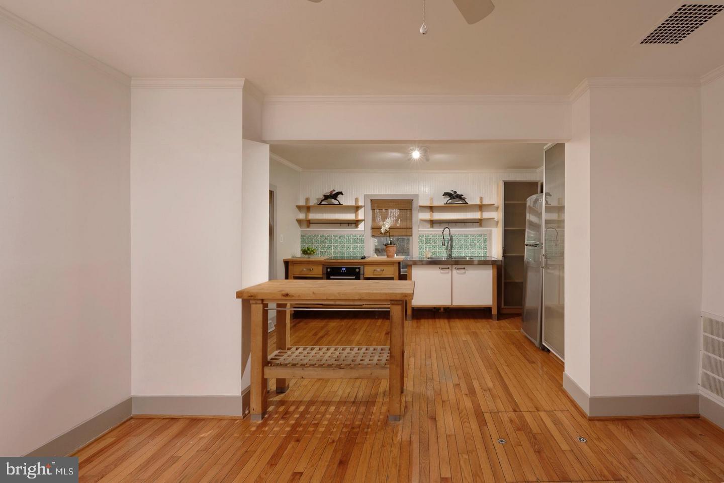21909 Foxcroft Road Middleburg, VA 20117 - Photo 3 of 13 Wood floors, open kitchen and living area