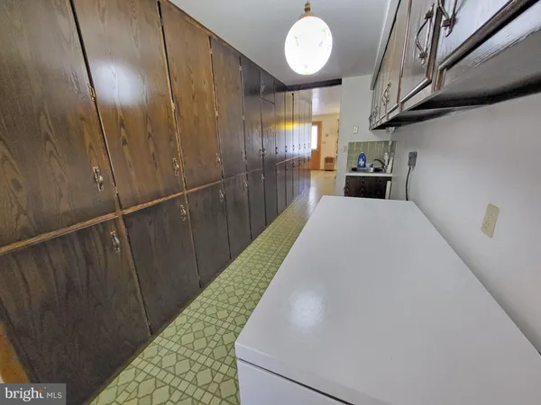 a view of entryway with kitchen