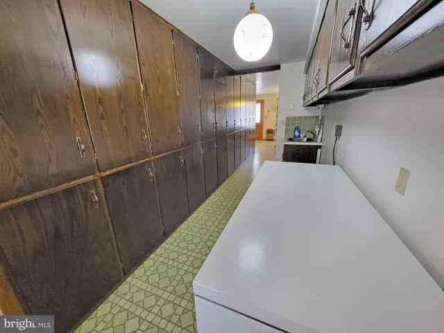 a view of entryway with kitchen