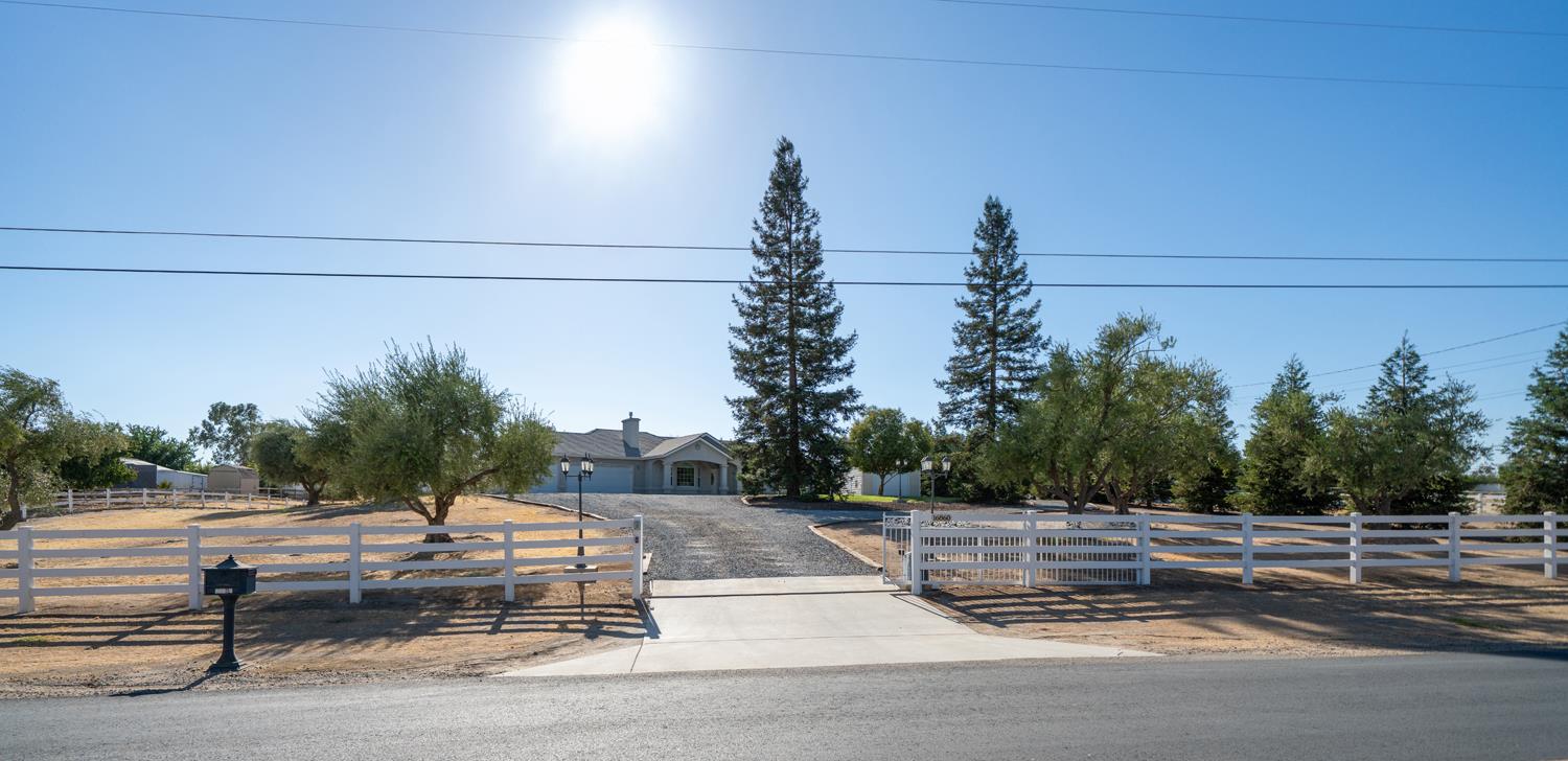 16860 Monreal Road Madera, CA 93636 - Photo 3 of 72 Gallery Image 3