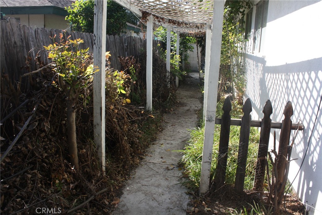 6458 Rhonda Road Riverside, CA 92504 - Photo 46 of 47 a backyard of a house with lots of green space