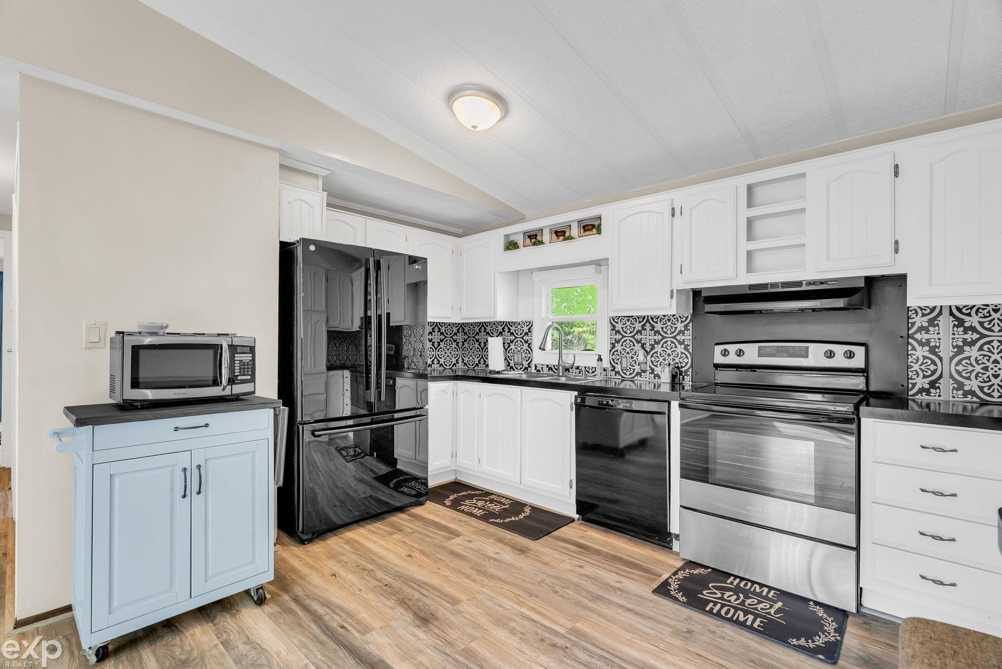 3333 Ravenswood Road Marysville, MI 48040 - Photo 11 of 28