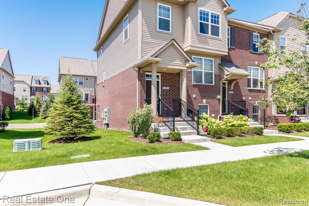 2892 Glenbar Circle Rochester, MI 48307 - Photo 1 of 29
