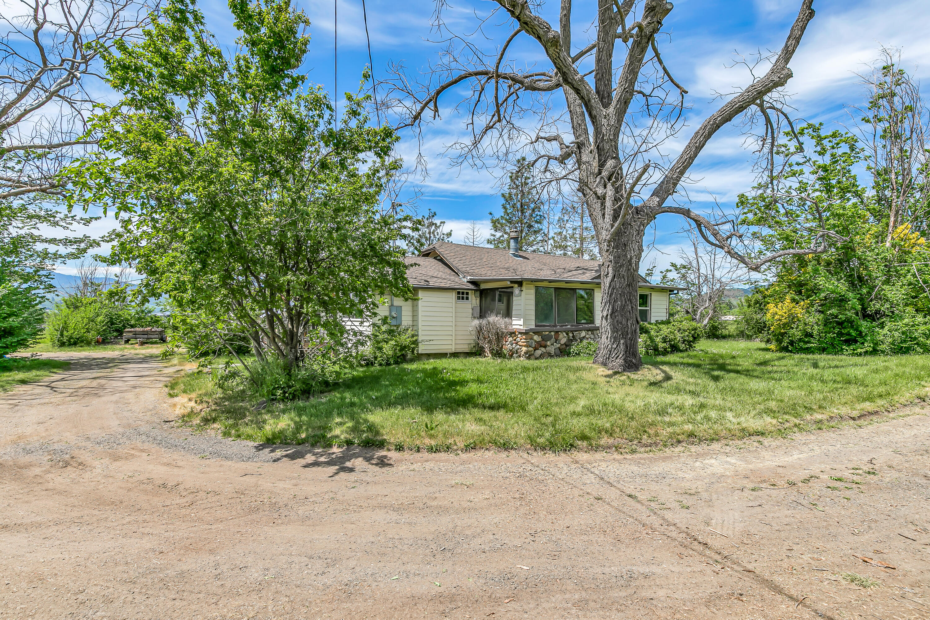 560 East Valley View Road Ashland, OR 97520 - Photo 5 of 10 560 e valley view