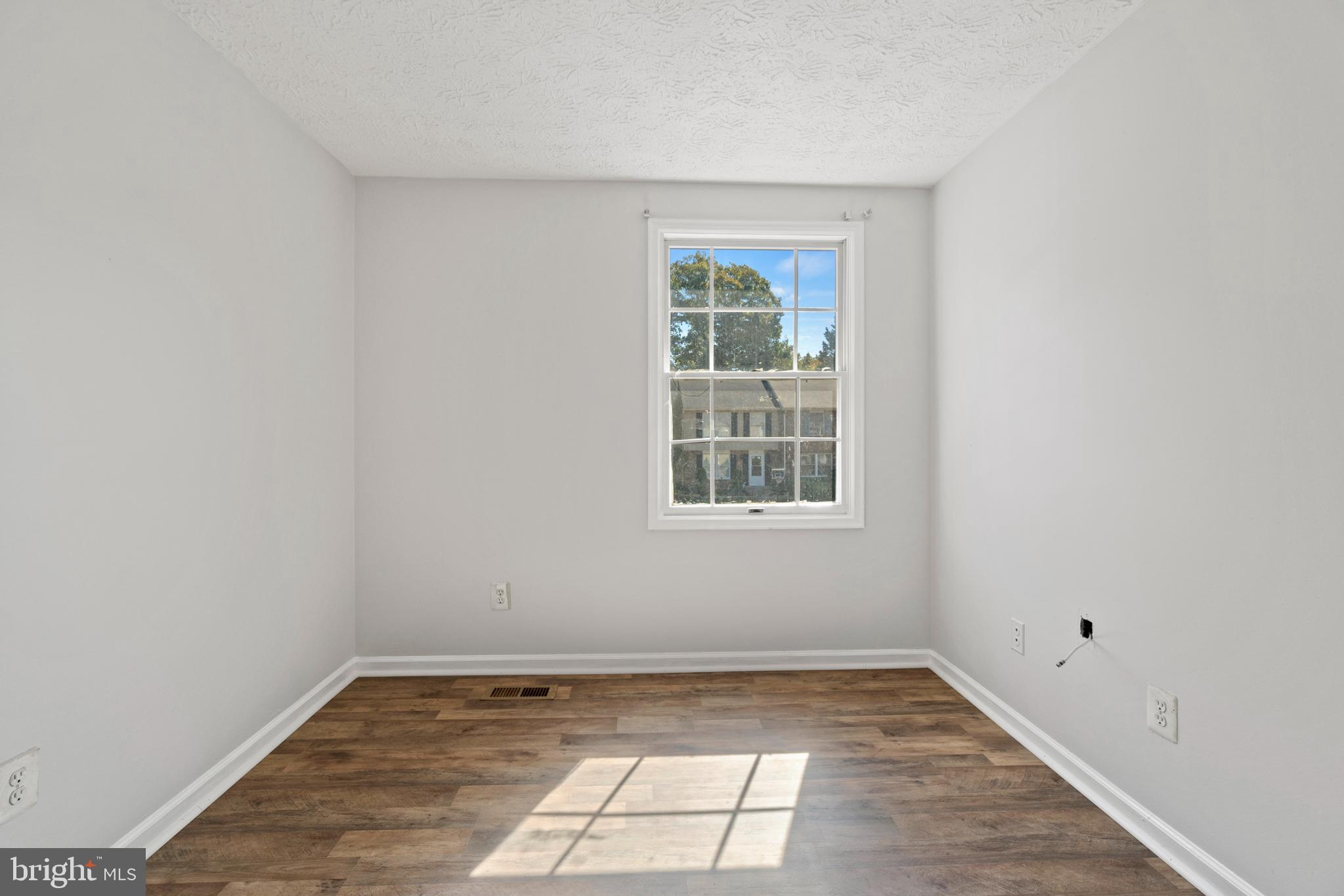 3618 Wharf Lane Triangle, VA 22172 - Photo 15 of 27 a view of an empty room and window