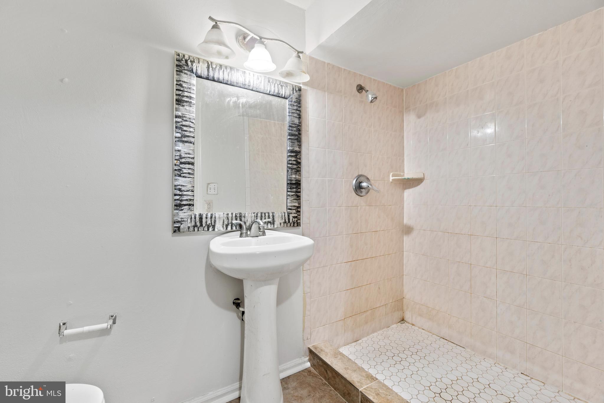 3618 Wharf Lane Triangle, VA 22172 - Photo 17 of 27 a bathroom with a sink a shower and a mirror