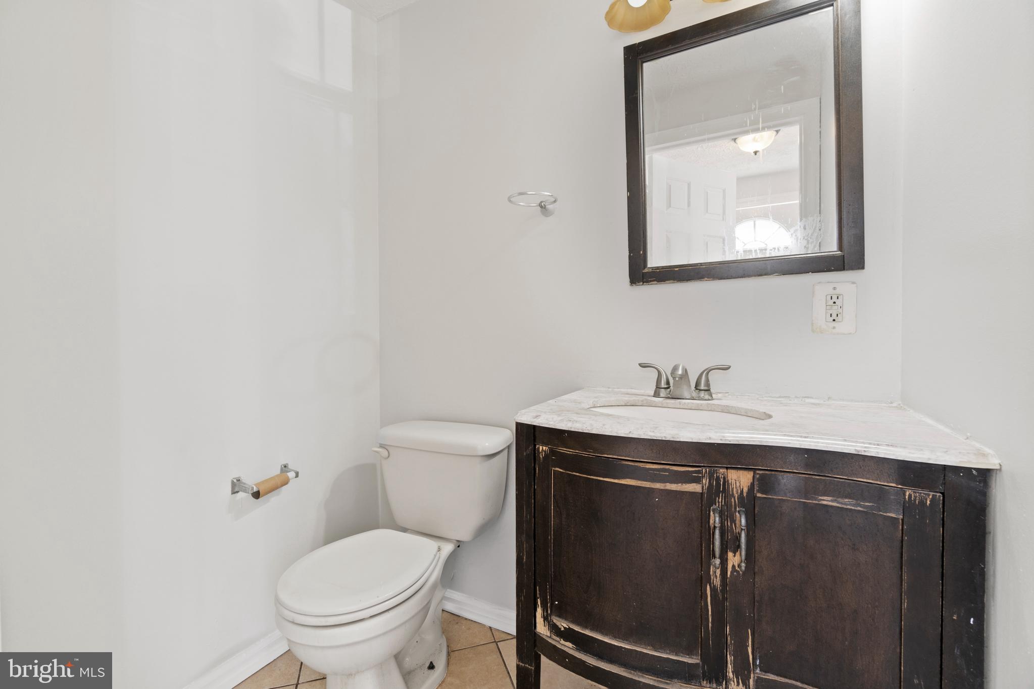 3618 Wharf Lane Triangle, VA 22172 - Photo 21 of 27 a bathroom with a toilet a sink and mirror