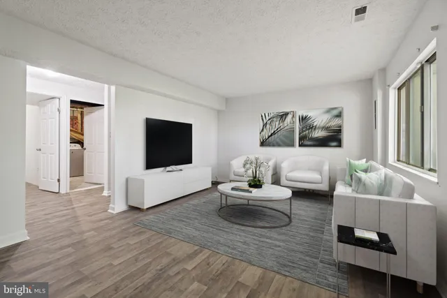 $399,900 | 3618 Wharf Lane, Triangle, VA 22172