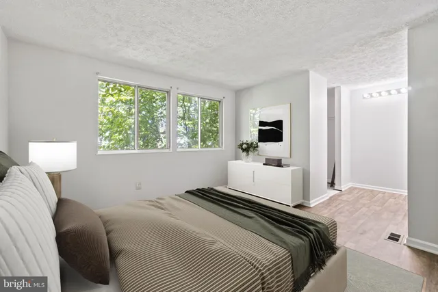 $399,900 | 3618 Wharf Lane, Triangle, VA 22172