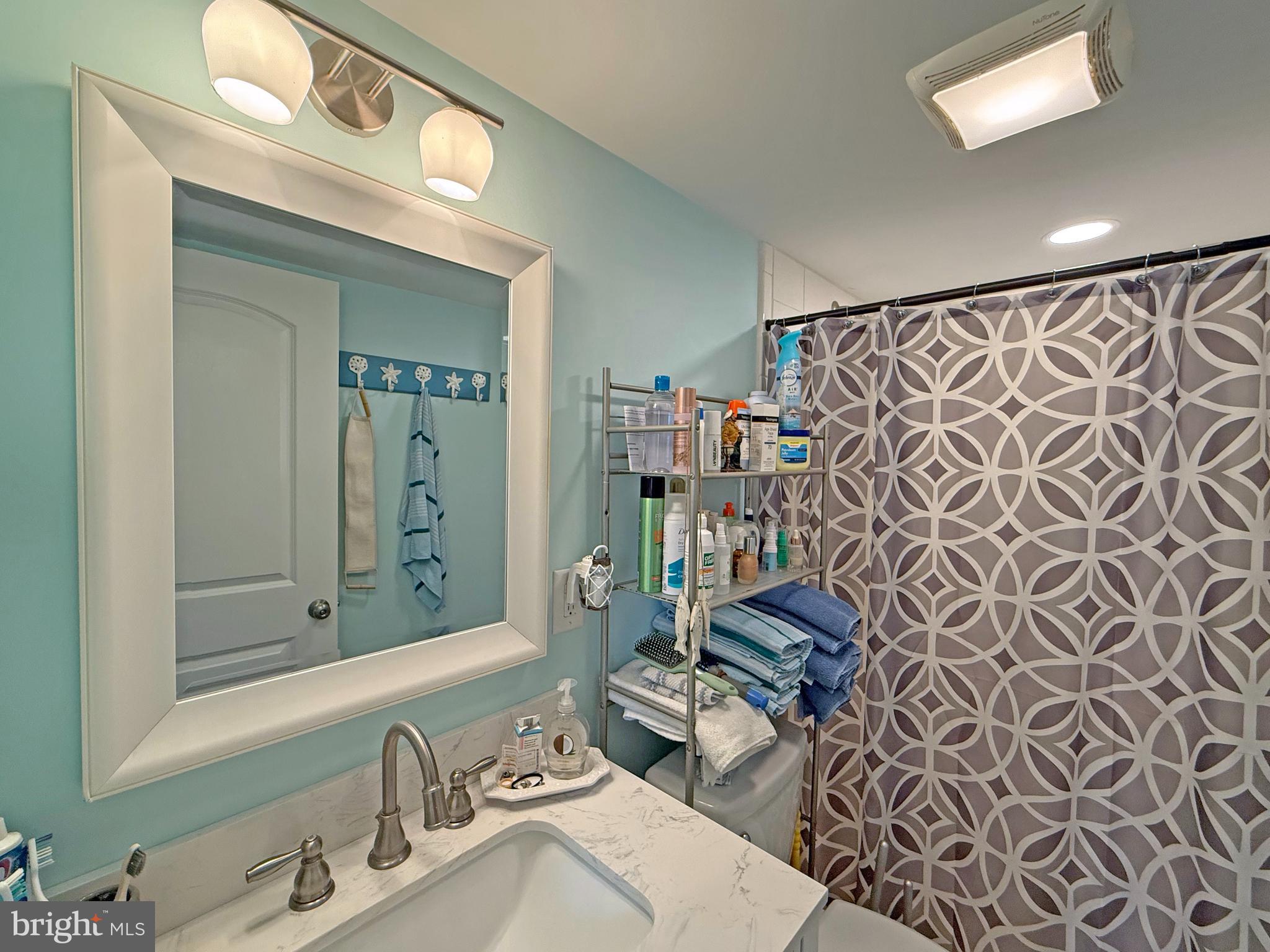 21730 E Street, Unit E29 Rehoboth Beach, DE 19971 - Photo 15 of 31 Main Bath