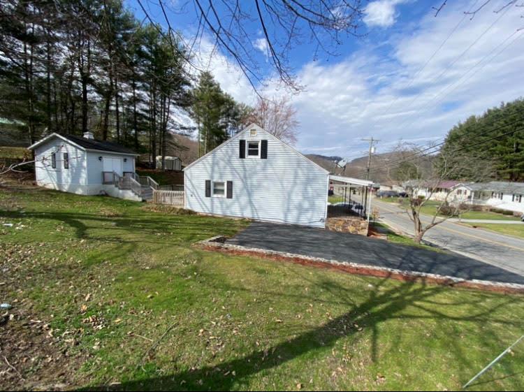 301 Edgewood Road Bluefield, VA 24605 - Photo 4 of 31 Gallery Image 4