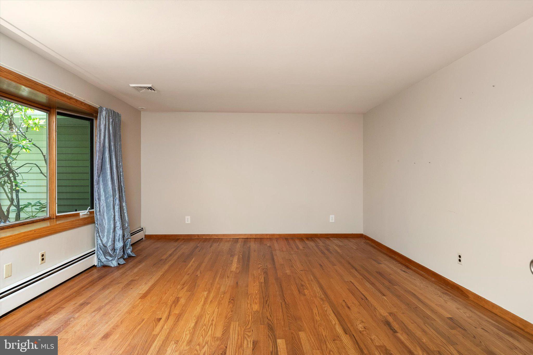 18 Edgewood Road Robbinsville, NJ 08691 - Photo 3 of 33 Gallery Image 3