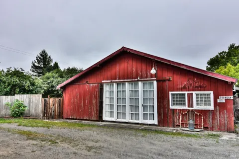 $1,200,000 | 704 Bloomfield Road, Sebastopol, CA 95472