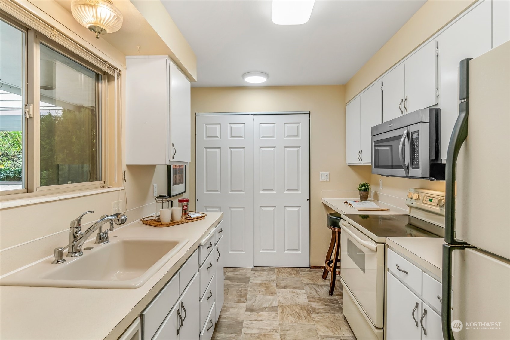 8516 196th Street Southwest, Unit 103 Edmonds, WA 98026 - Photo 9 of 31 Gallery Image 9