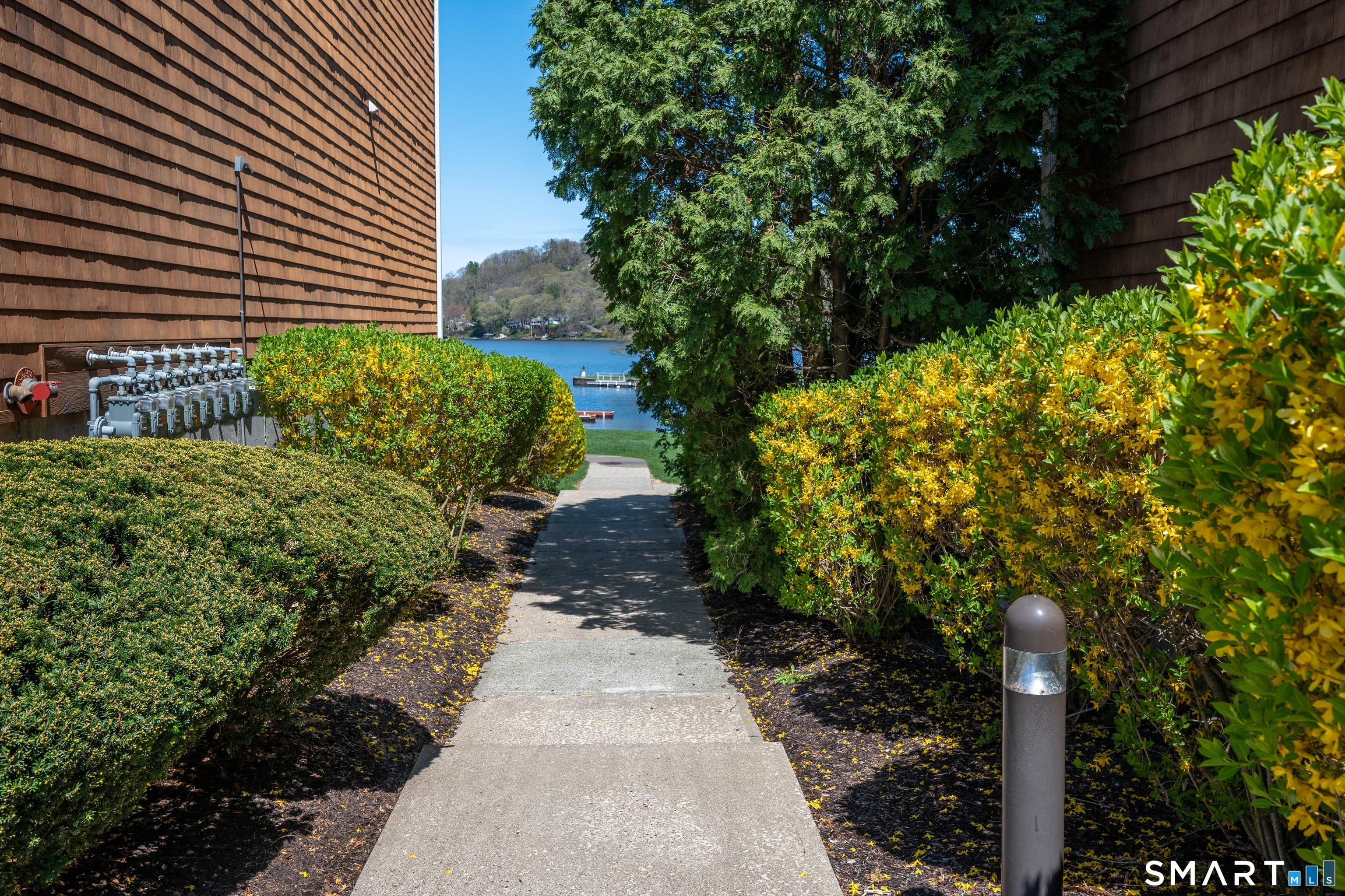 10 Hayestown Road, Unit 321 Danbury, CT 06811 - Photo 31 of 39 a view of a garden with pathway