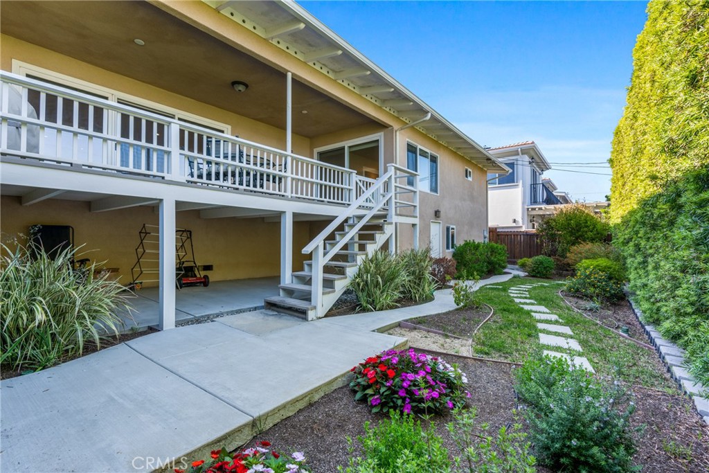 33872 Granada Drive Dana Point, CA 92629 - Photo 21 of 27 a front view of a house