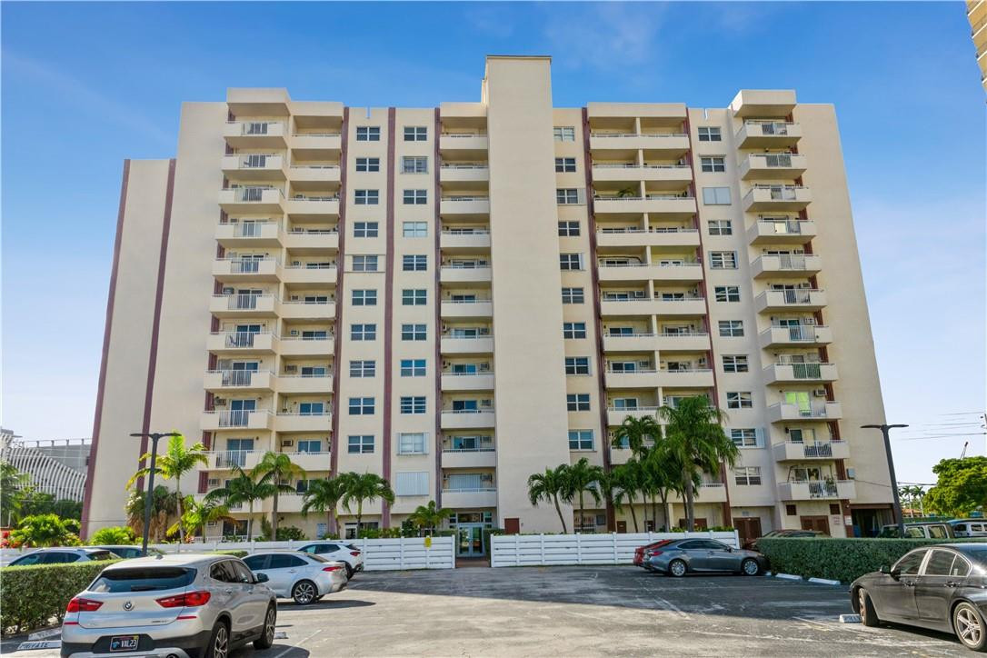 200 South Birch Road, Unit 612 Fort Lauderdale, FL 33316 - Photo 2 of 32 front view of a building with a street