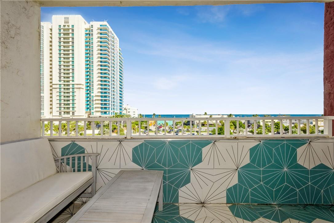 200 South Birch Road, Unit 612 Fort Lauderdale, FL 33316 - Photo 28 of 32 a view of a chairs and table in patio