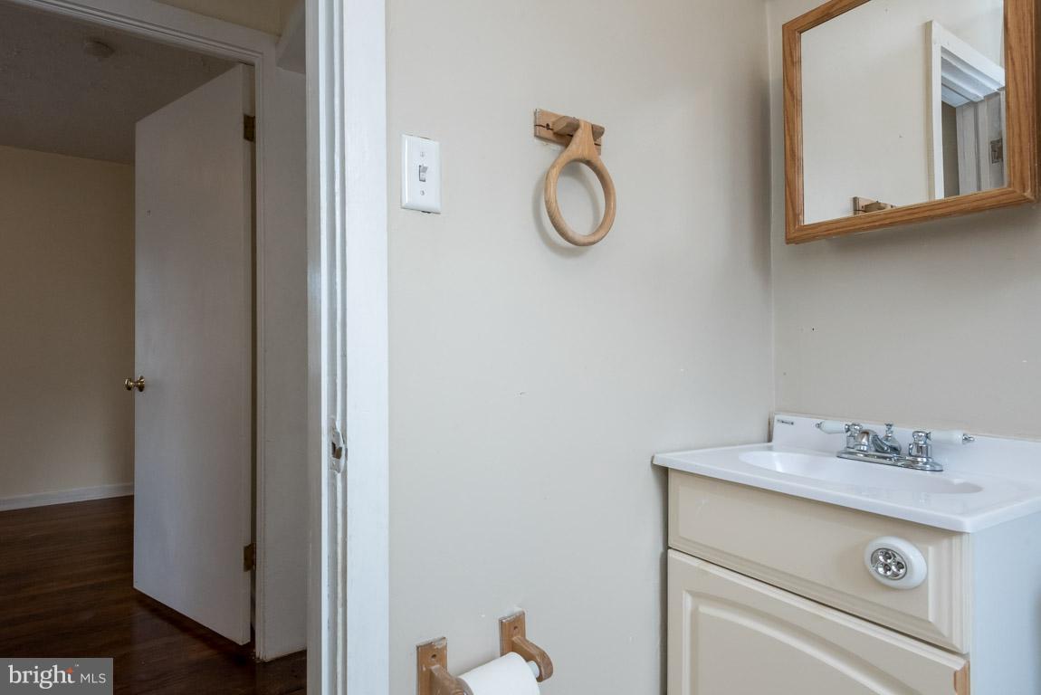 7601 Brooklyn Bridge Road Laurel, MD 20707 - Photo 8 of 21 Bath