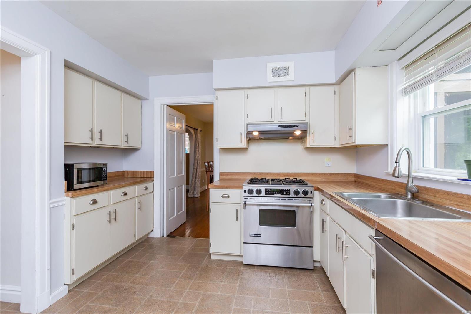 8060 Audrain Drive St. Louis, MO 63121 - Photo 12 of 26